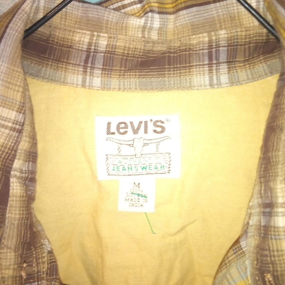 NICE LEVI'S BUTTON DOWN COWBOY SHIRT
